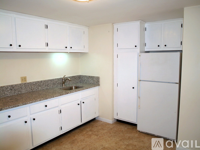 17 Sinai Circle 2 Beds Condo for Rent - Photo gallery 3