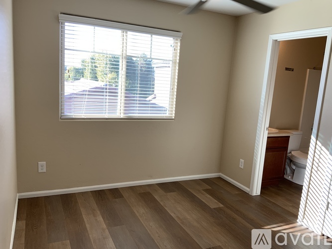 2118 North 77th Lane 3 Beds Single Family Home for Rent - Photo gallery 2