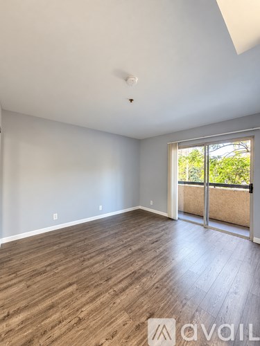 8722 Burton Way 2 Beds Apartment for Rent