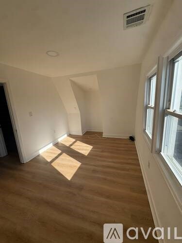 23 Watson Ave 3 Beds Apartment for Rent