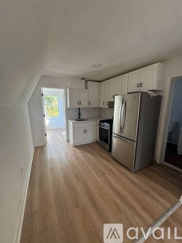 23 Watson Ave 3 Beds Apartment for Rent