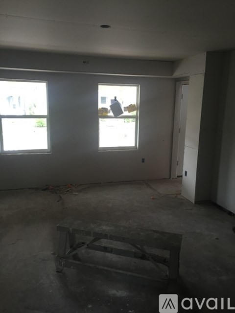 147 W Washington Ave 3 Beds Apartment for Rent