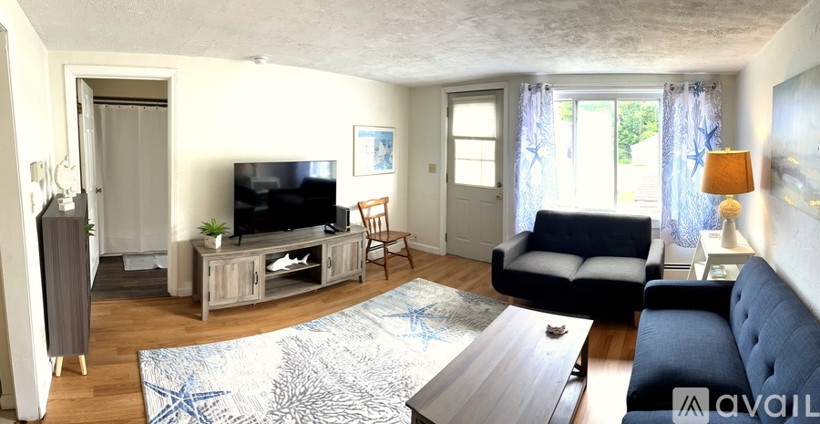 7 Carll Avenue 3 Beds Single Family Home for Rent - Photo gallery 2