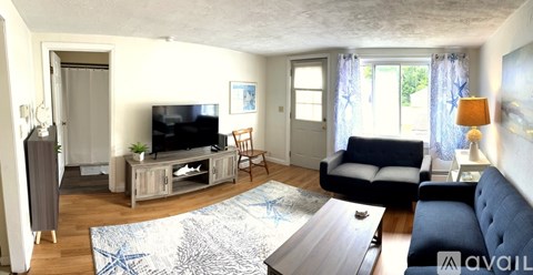 7 Carll Avenue 3 Beds Apartment for Rent