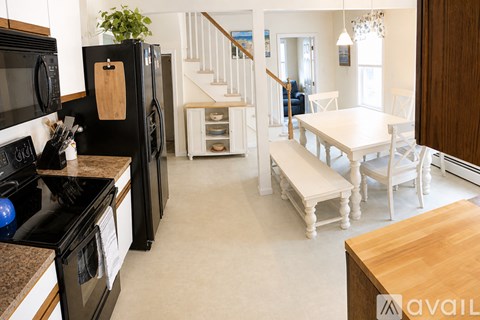 7 Carll Avenue 3 Beds Apartment for Rent