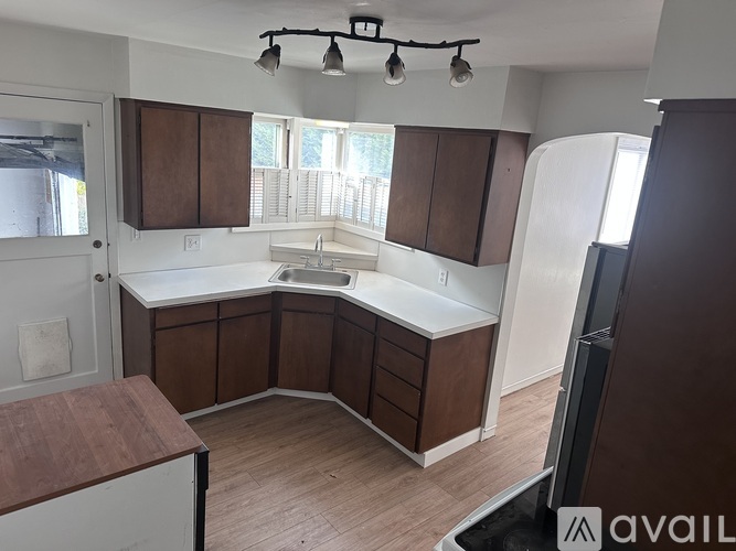 2405 East Evergreen Boulevard 2 Beds Single Family Home for Rent - Photo gallery 2