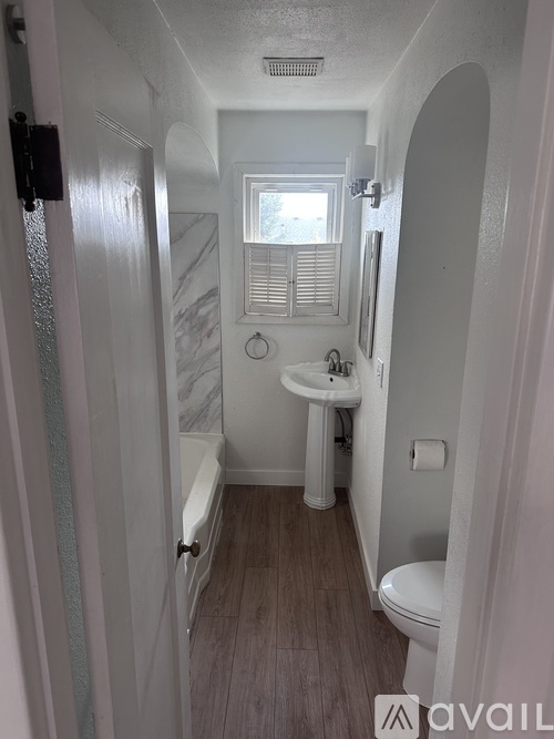 2405 East Evergreen Boulevard 2 Beds Single Family Home for Rent - Photo gallery 4