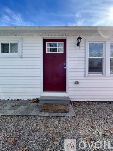 42 Railroad Avenue 2 Beds Apartment for Rent
