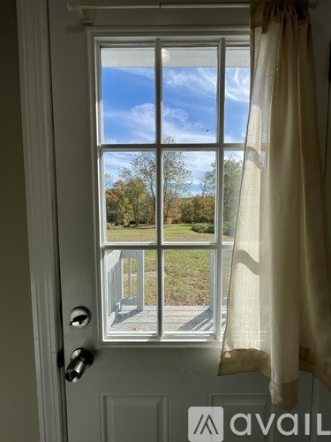 42 Railroad Avenue 2 Beds Apartment for Rent