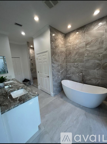 8719 51st Terrace East 3 Beds Single Family Home for Rent - Photo gallery 2