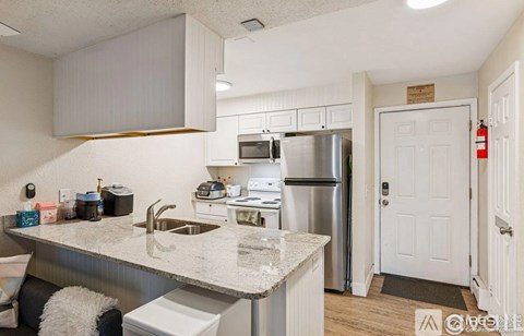 1200 College Avenue 3 Beds Apartment for Rent