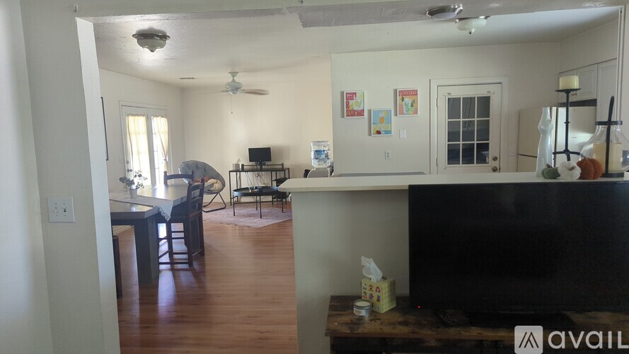 900 North Sunset Drive 3 Beds Single Family Home for Rent - Photo gallery 1