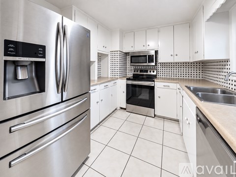 114 Sondra Avenue 4 Beds Apartment for Rent