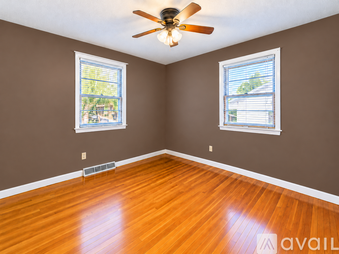 114 Sondra Avenue 4 Beds Single Family Home for Rent - Photo gallery 3