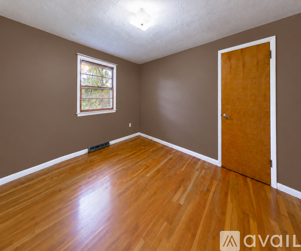 114 Sondra Avenue 4 Beds Single Family Home for Rent - Photo gallery 5