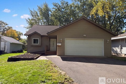 904 4Th Ave N 3 Beds Apartment for Rent