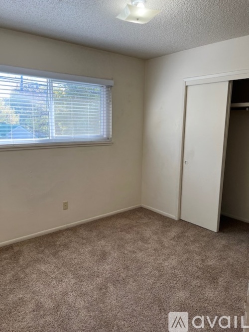 653 E 9th St 2 Beds Apartment for Rent - Photo gallery 4