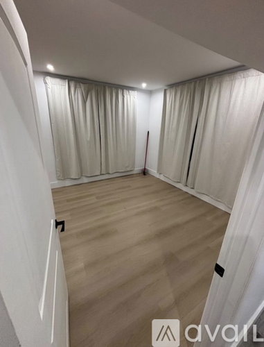 320 Northeast 57th Street 2 Beds Single Family Home for Rent - Photo gallery 3