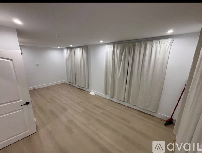 320 Northeast 57th Street 2 Beds Single Family Home for Rent - Photo gallery 5
