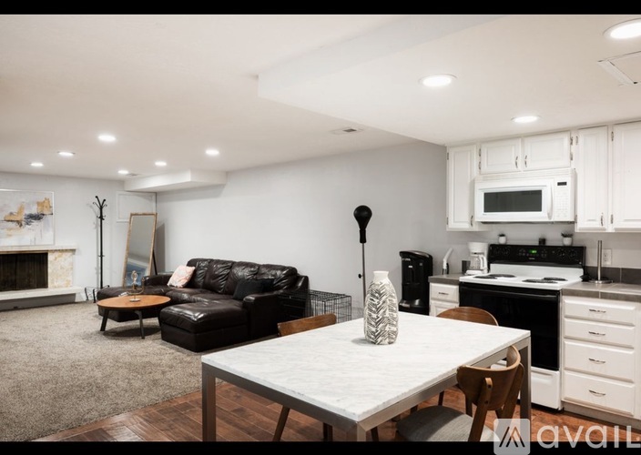 5615 South Laurelwood Street 6 Beds Single Family Home for Rent - Photo gallery 4