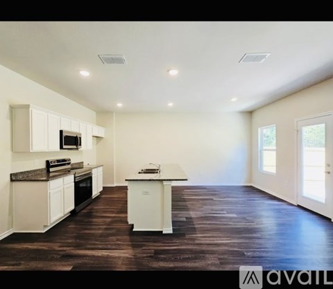 2707 SOUTHERN OAKS DR 3 Beds Apartment for Rent