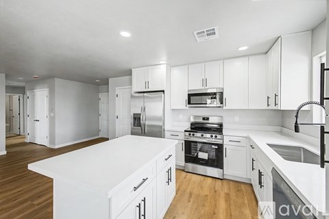 120 West 14Th Avenue 4 Beds Apartment for Rent