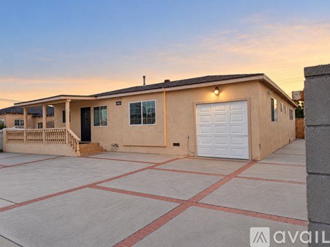 6427 Radford Ave 3 Beds Apartment for Rent