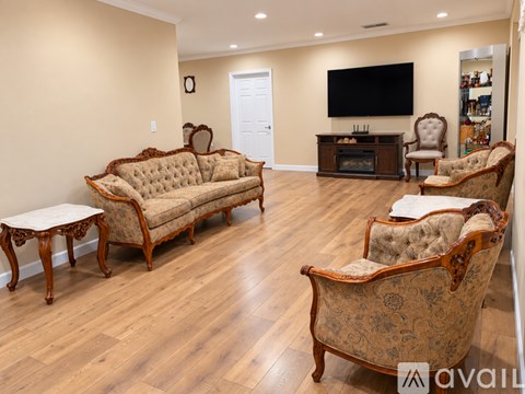 6427 Radford Ave 3 Beds Apartment for Rent