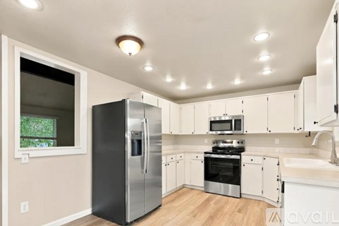 8312 113Th St E 4 Beds Apartment for Rent