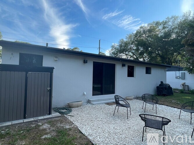 8835 West Patterson Street 2 Beds Single Family Home for Rent - Photo gallery 2