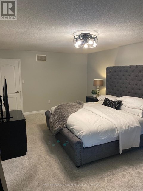 12 DIAMOND LEAF LANE 3 Beds Apartment for Rent