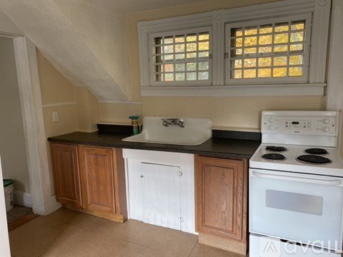 12 Seventh St 4 Beds Apartment for Rent