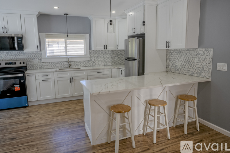 112 Broad Street 3 Beds Single Family Home for Rent - Photo gallery 2