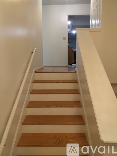 1910A North English Station Road 3 Beds Apartment for Rent