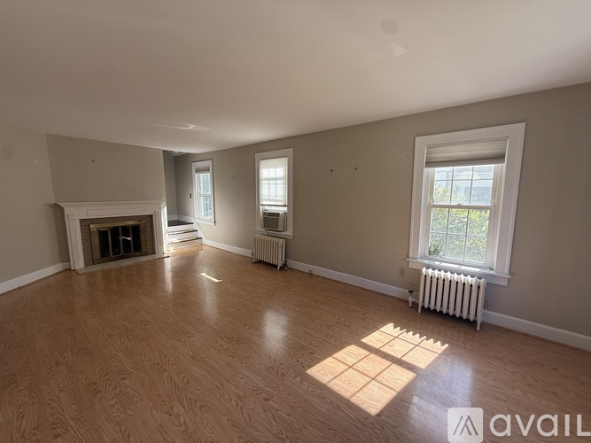 1130 S Country Club Dr 3 Beds Single Family Home for Rent - Photo gallery 4