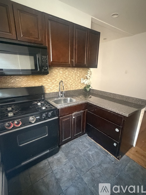 361 Danforth Ave 2 Beds Apartment for Rent - Photo gallery 1