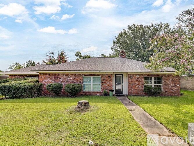 22 Lakeview Drive 3 Beds Single Family Home for Rent - Photo gallery 1