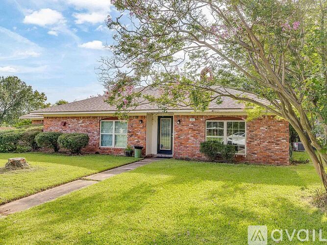 22 Lakeview Drive 3 Beds Single Family Home for Rent - Photo gallery 2