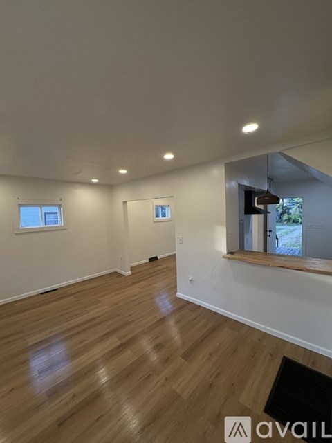 Freeman St 3 Beds Apartment for Rent