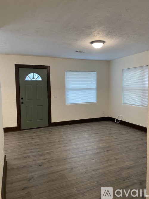 115 Southeast 9th Street 2 Beds Single Family Home for Rent - Photo gallery 2
