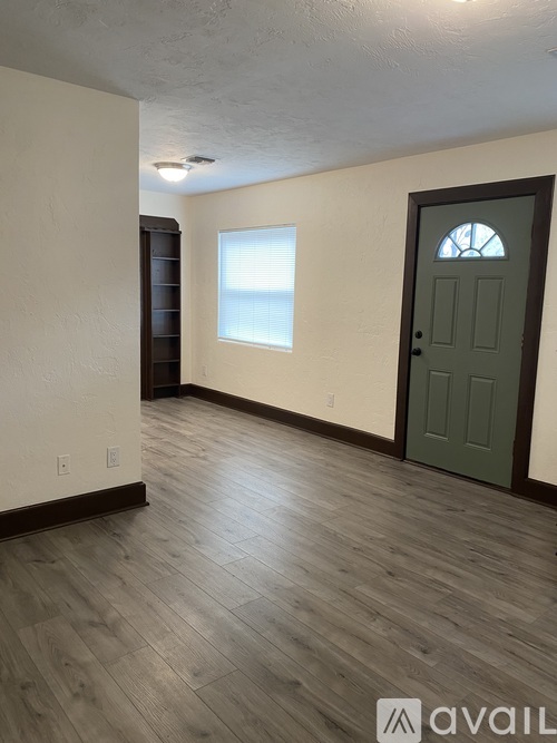 115 Southeast 9th Street 2 Beds Single Family Home for Rent - Photo gallery 3
