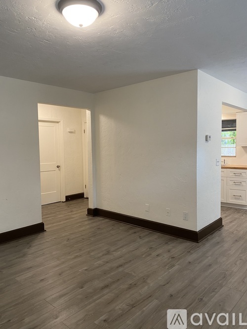 115 Southeast 9th Street 2 Beds Single Family Home for Rent - Photo gallery 5