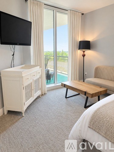 800 North Tamiami Trail 2 Beds Apartment for Rent