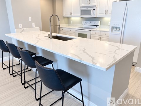 800 North Tamiami Trail 2 Beds Apartment for Rent
