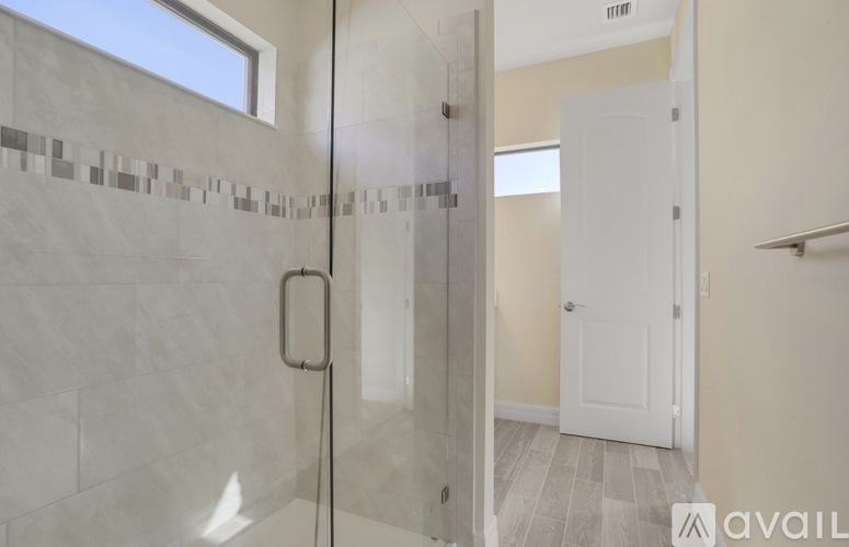 Escue St 3 Beds Townhouse for Rent - Photo gallery 4