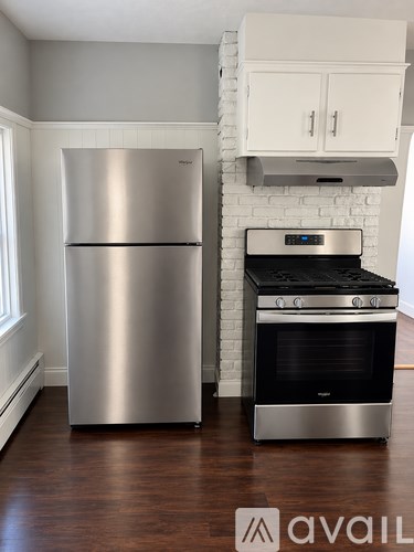 37 Warren Avenue 3 Beds Apartment for Rent