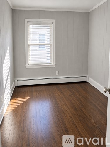 37 Warren Avenue 3 Beds Apartment for Rent
