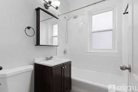 1100 W Glenlake Ave 2 Beds Apartment for Rent