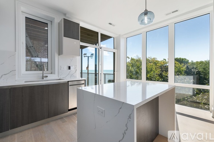 7729 N Eastlake Terrace 2 Beds Apartment for Rent - Photo gallery 1