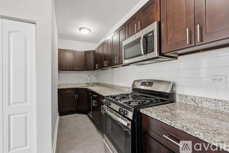 1608 W Sherwin Ave Studio Apartment for Rent - Photo gallery 1